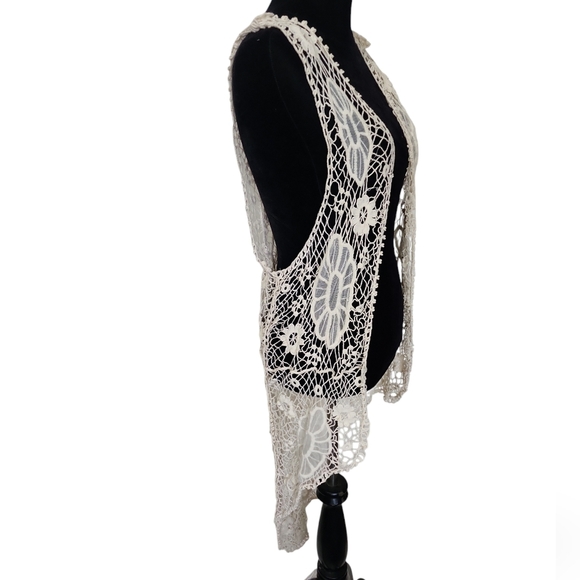 Crochet sleeveless Cottagecore cardigan - Picture 5 of 7